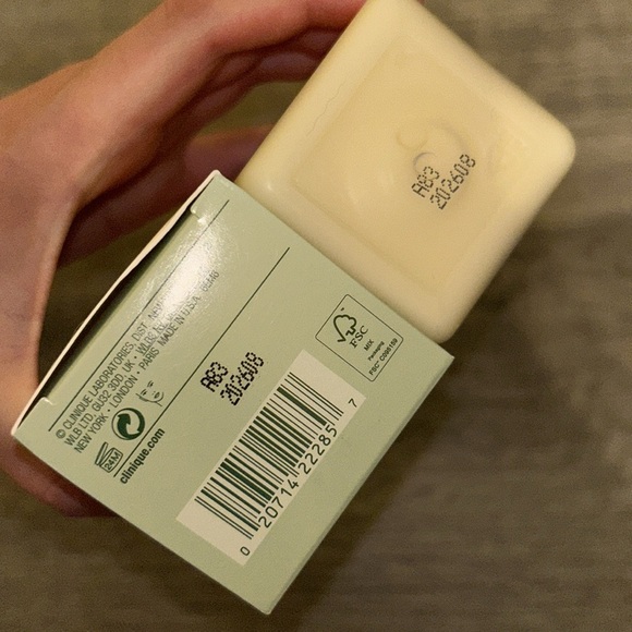 Clinique 3-Step Dramatically Different Moisturizing Oil Free Gel - Picture 7 of 8